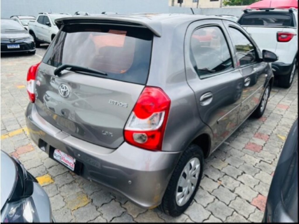 TOYOTA Etios Hatch