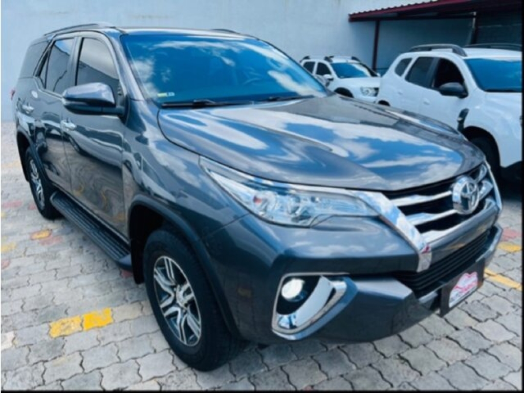 TOYOTA SW4