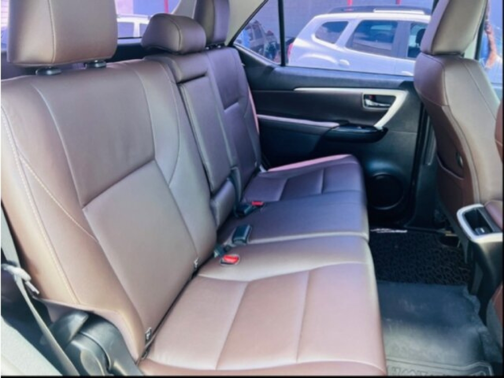 TOYOTA SW4
