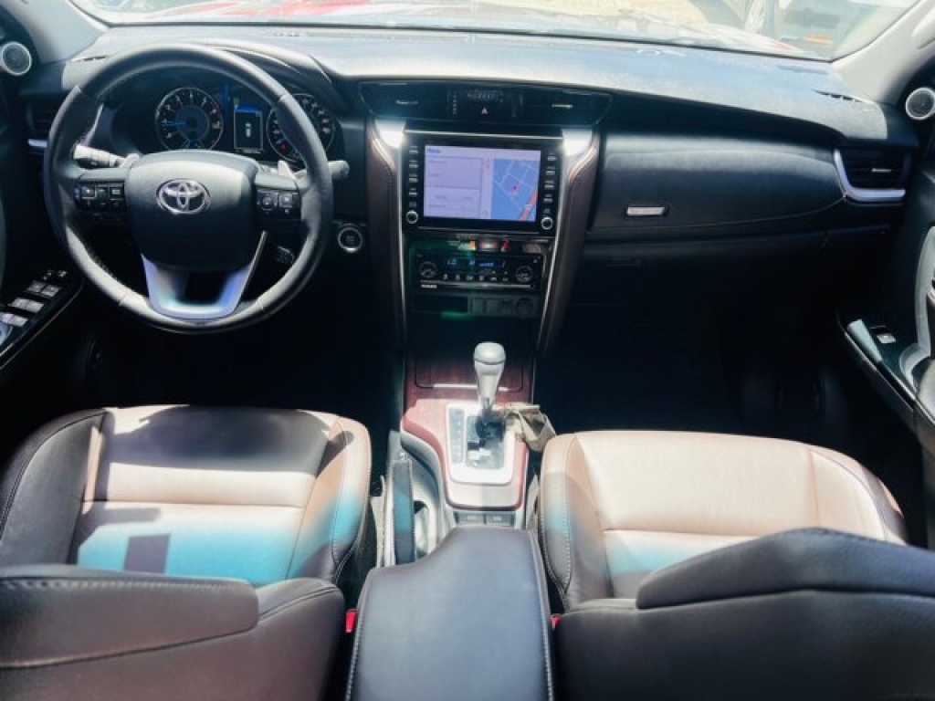 TOYOTA SW4
