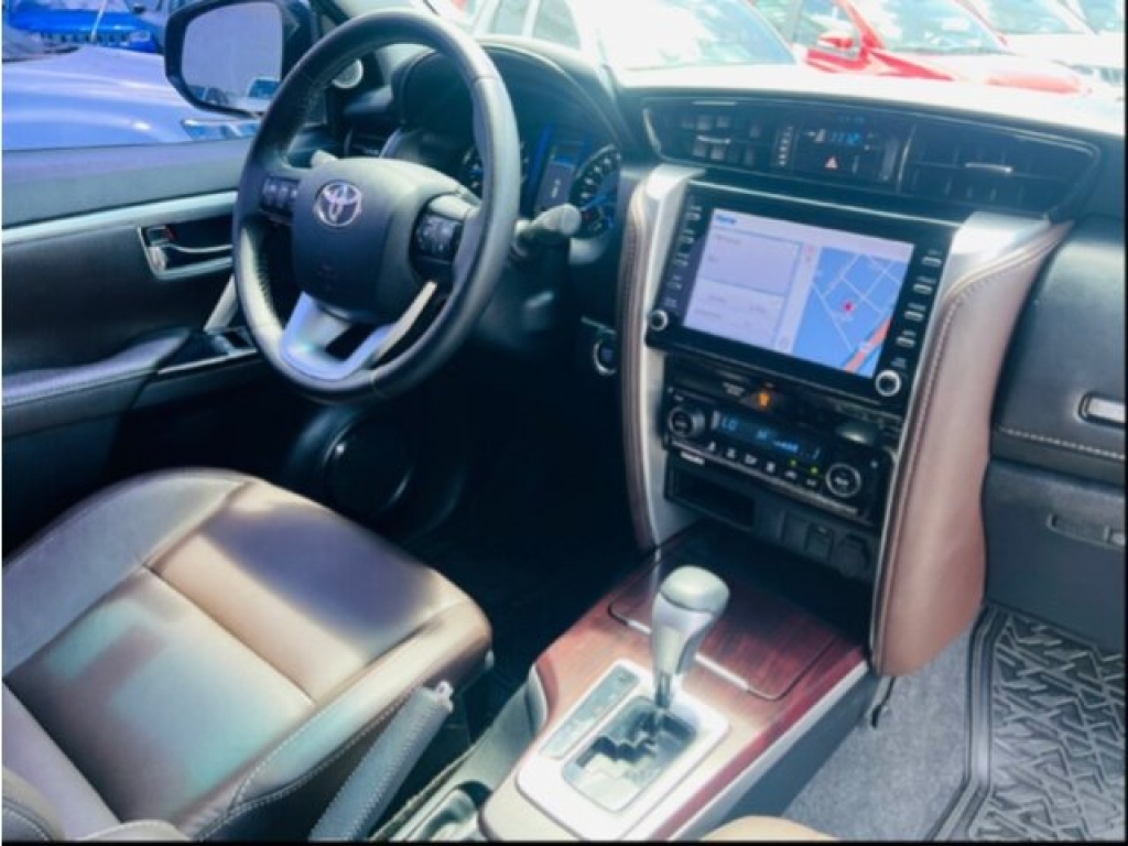 TOYOTA SW4