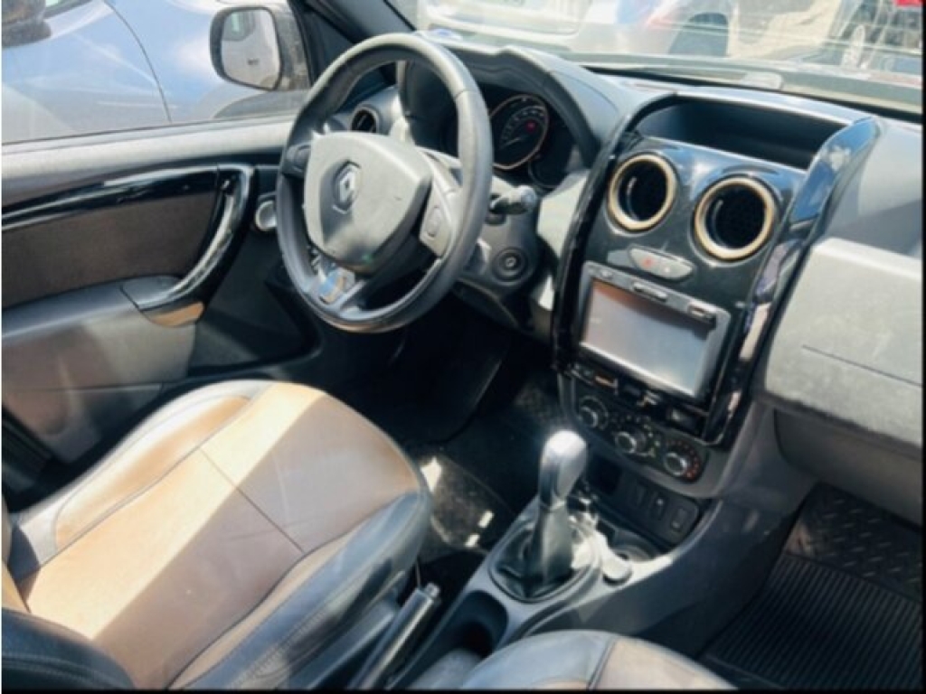 RENAULT DUSTER